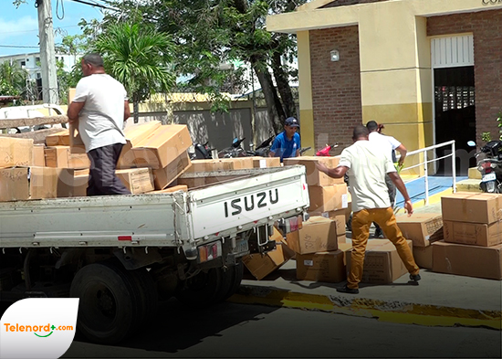 Centro educativo de Villa Tapia recibe utilería escolar para el año lectivo 2026-2027