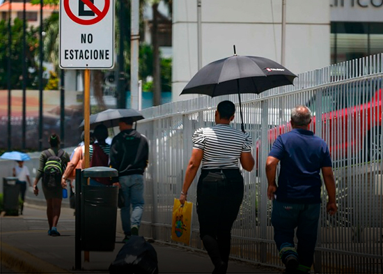 Polvo del Sahara, calor y lluvias por vaguada dominan el clima este jueves